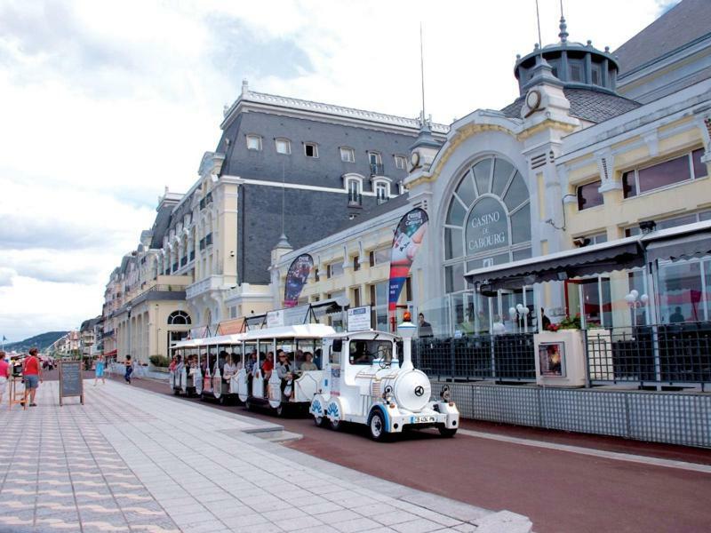 Cabourg - Hyper Centre, Plage Zewnętrze zdjęcie