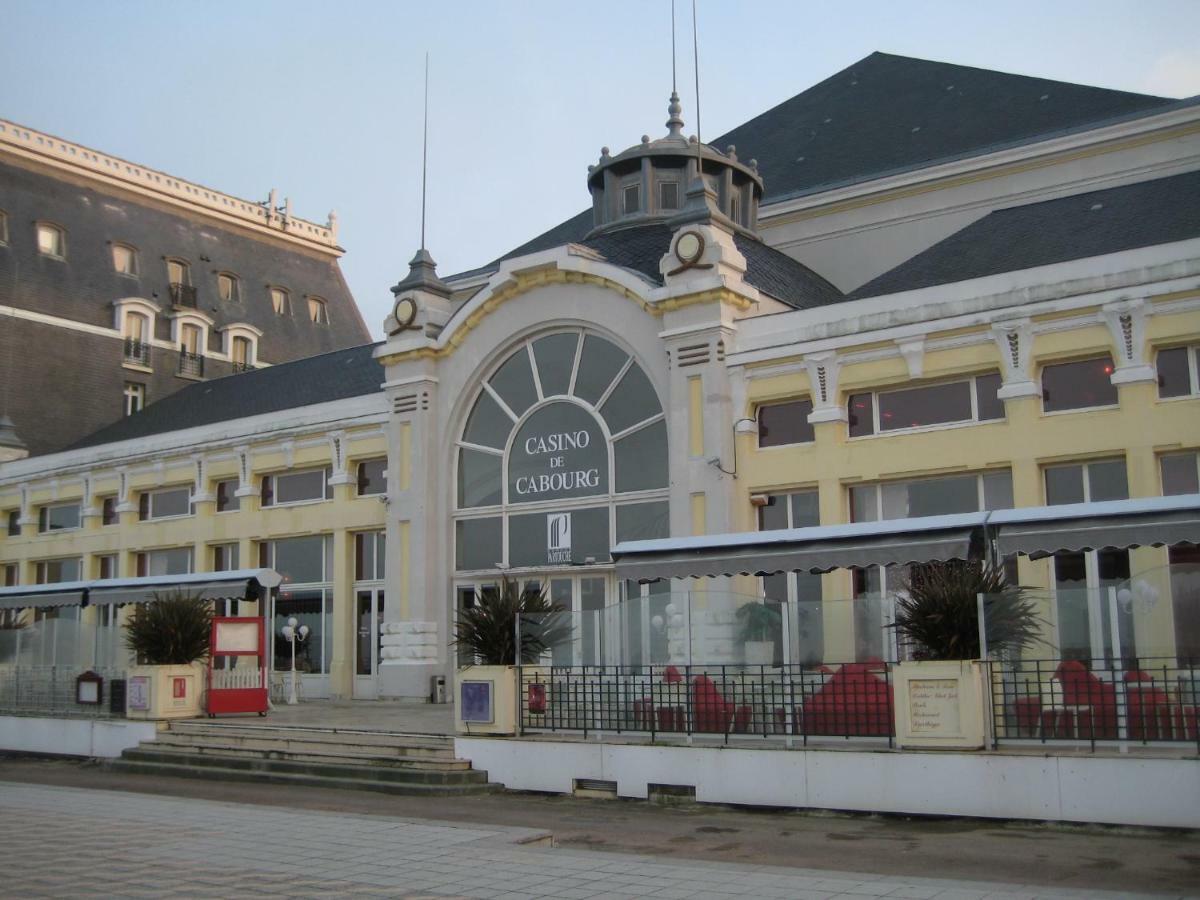 Cabourg - Hyper Centre, Plage Zewnętrze zdjęcie